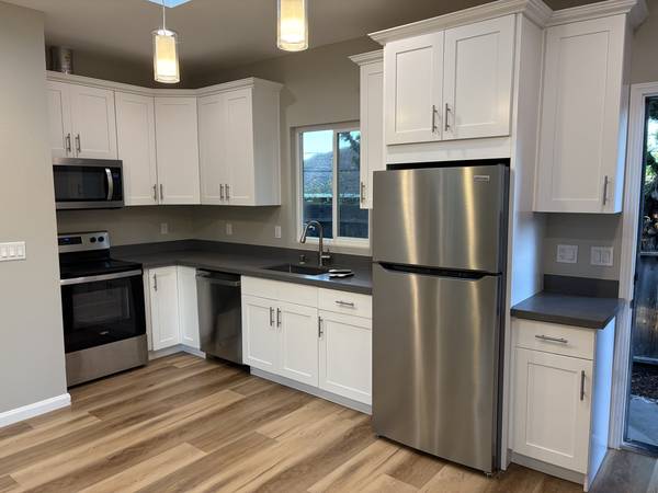 Listing photo 1 of 5