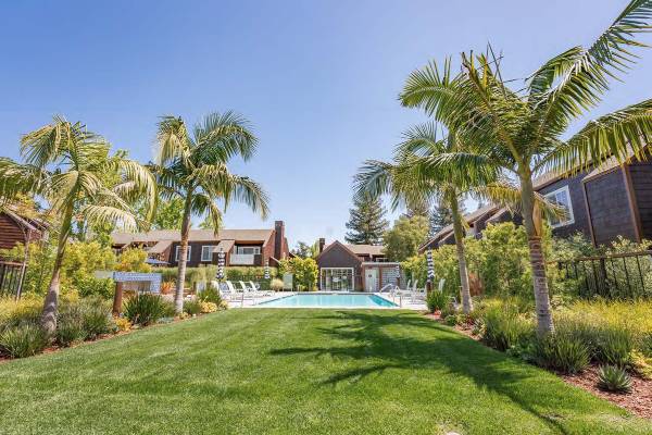 Listing photo 1 of 5