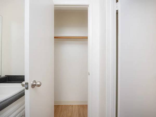 Listing photo 1 of 4