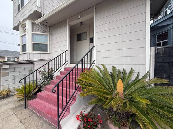 Listing photo 1 of 5