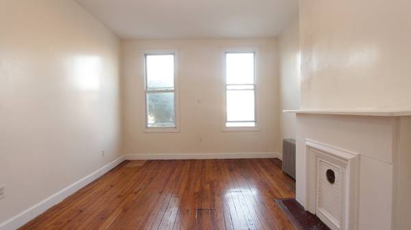 Listing photo 1 of 4