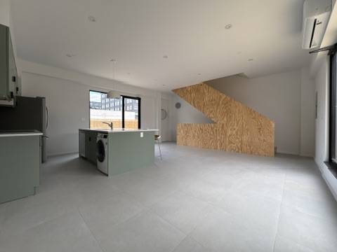 Listing photo 1 of 5