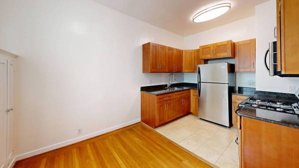 Listing photo 1 of 5