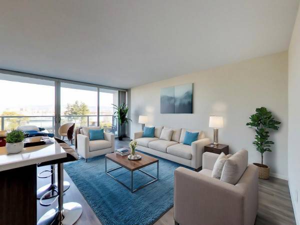 Listing photo 1 of 5