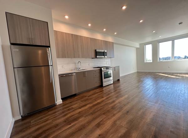 Listing photo 1 of 5