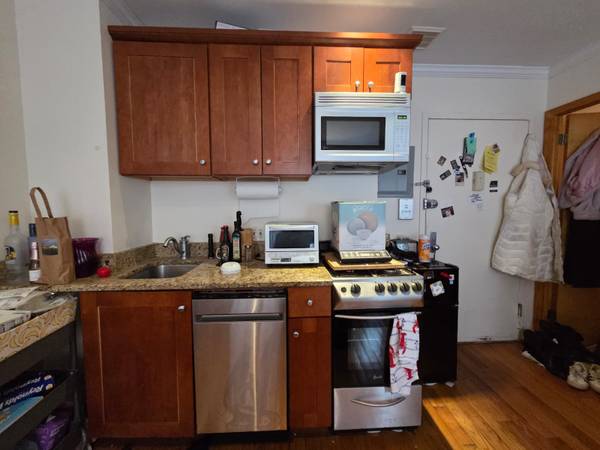 Listing photo 1 of 5