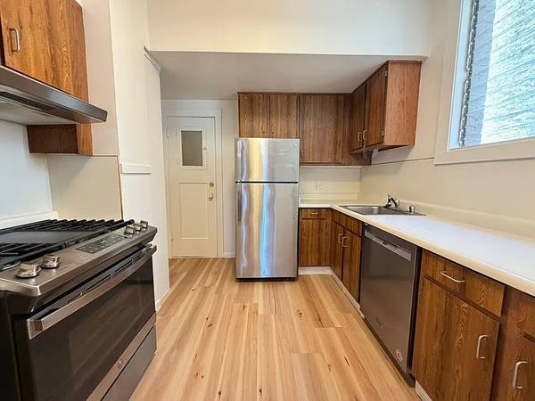 Listing photo 1 of 5