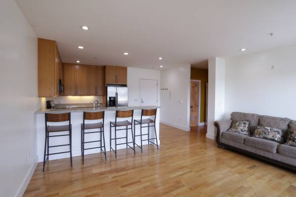 Listing photo 1 of 5