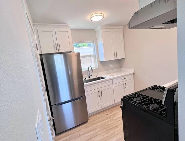 Listing photo 1 of 4