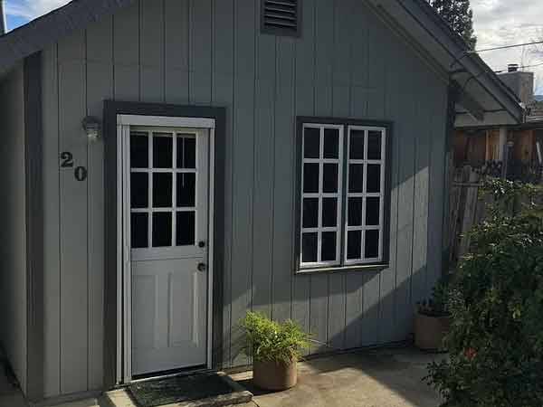 Listing photo 1 of 4