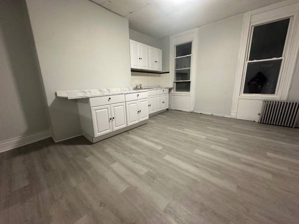 Listing photo 1 of 7