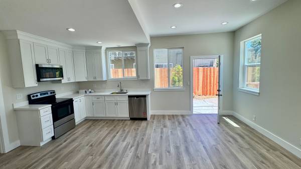 Listing photo 1 of 5