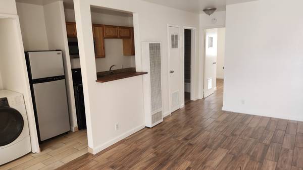 Listing photo 1 of 5