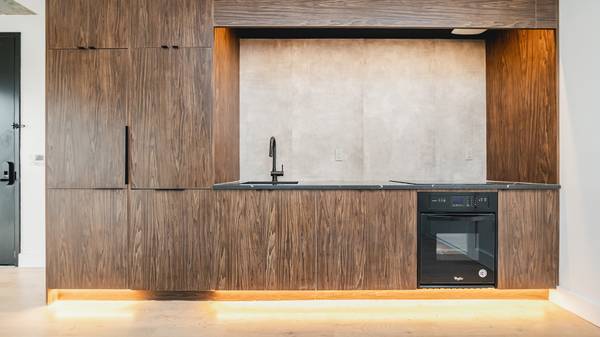 Listing photo 1 of 5