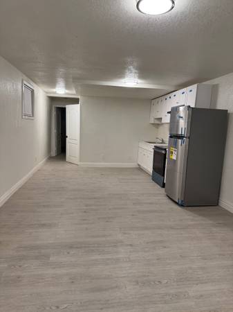 Listing photo 1 of 4