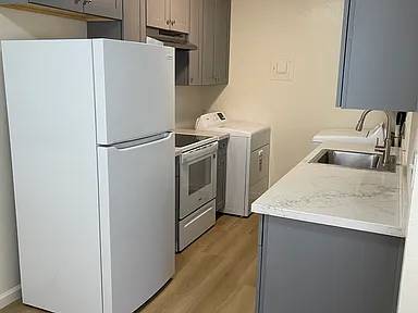 Listing photo 1 of 5