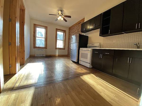 Listing photo 1 of 5