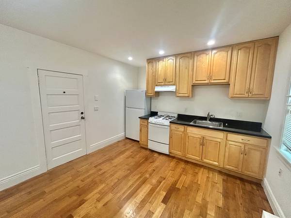 Listing photo 1 of 4