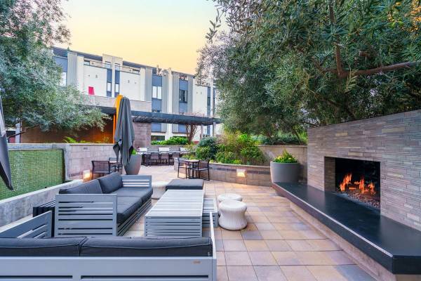 Listing photo 1 of 5