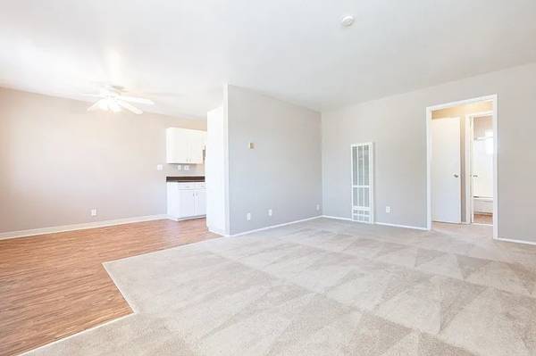 Listing photo 1 of 5