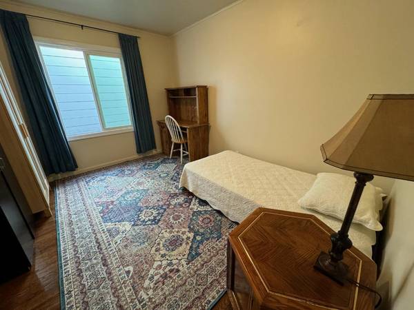 Listing photo 1 of 5