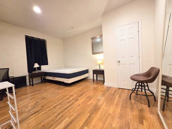 Listing photo 1 of 5