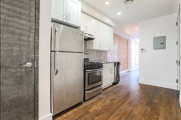 Listing photo 1 of 5