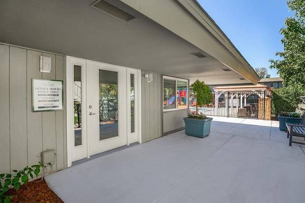 Listing photo 1 of 5