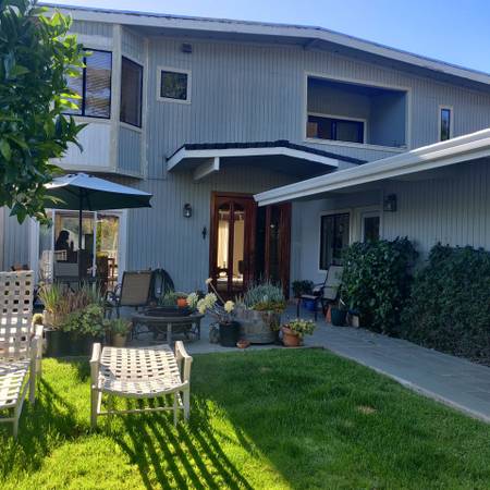 Listing photo 1 of 5