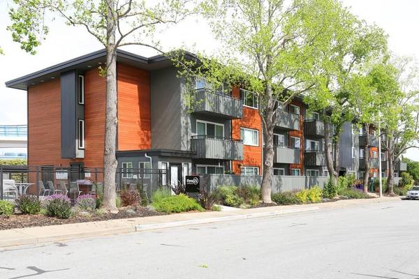 Listing photo 1 of 5