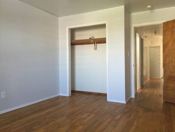 Listing photo 1 of 3