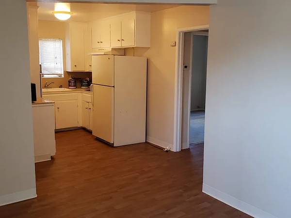 Listing photo 1 of 5