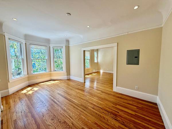Listing photo 1 of 5