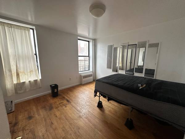 Listing photo 1 of 5