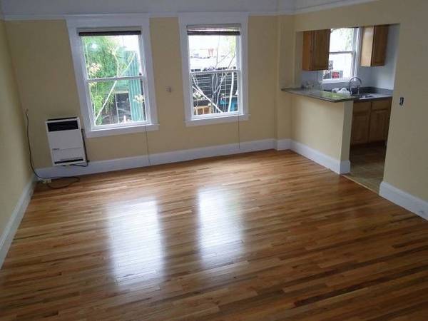 Listing photo 1 of 4