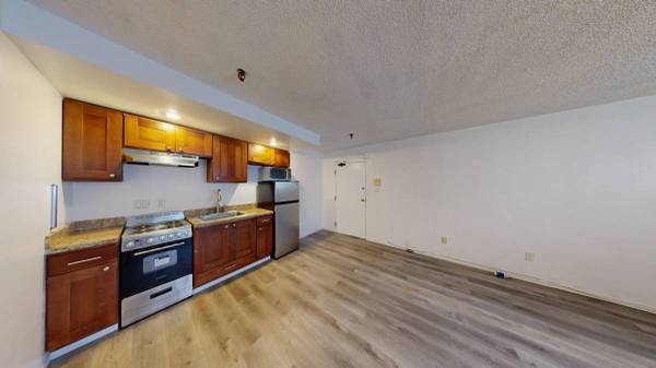 Listing photo 1 of 5