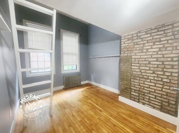 Listing photo 1 of 5