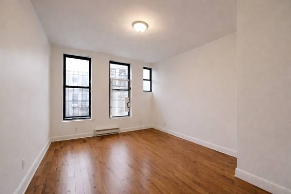 Listing photo 1 of 5