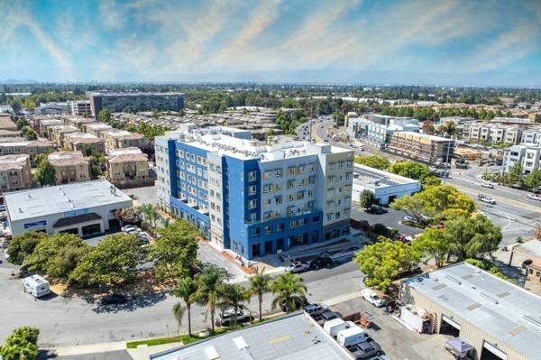 Listing photo 1 of 5