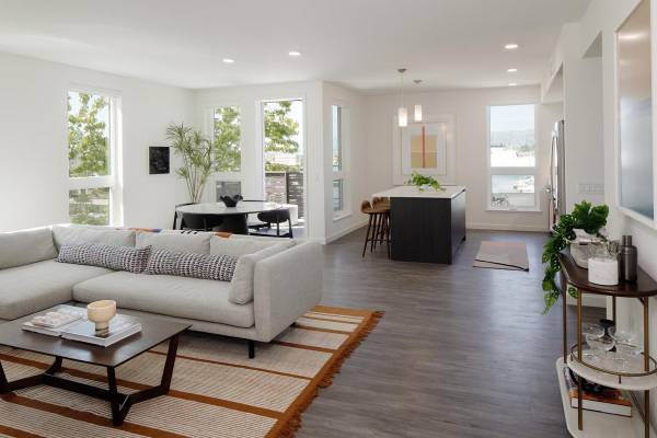 Listing photo 1 of 5