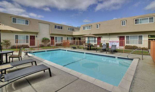 Listing photo 1 of 5
