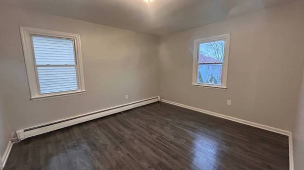 Listing photo 1 of 4