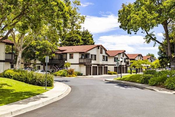 Listing photo 1 of 5