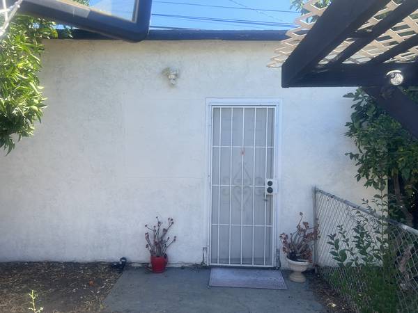 Listing photo 1 of 5