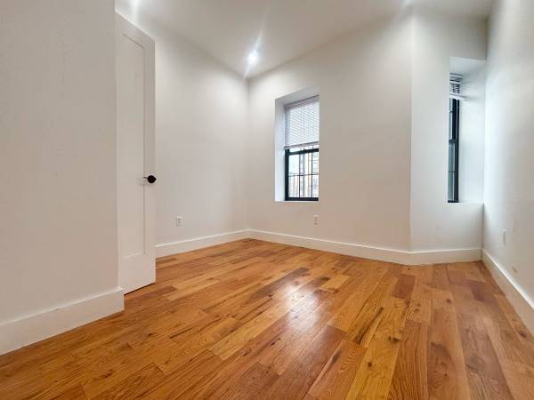 Listing photo 1 of 5