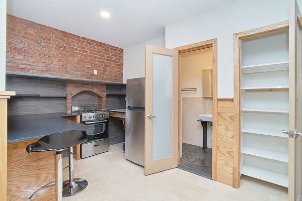 Listing photo 1 of 5