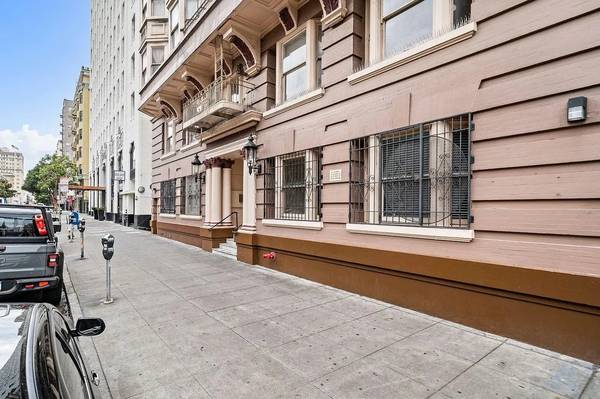 Listing photo 1 of 5