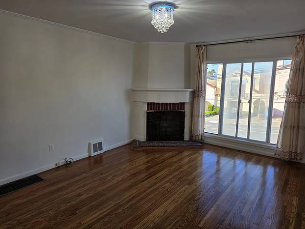 Listing photo 1 of 4