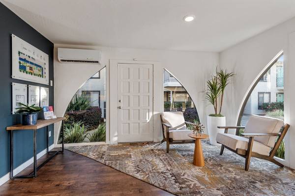 Listing photo 1 of 5