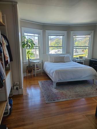 Listing photo 1 of 5